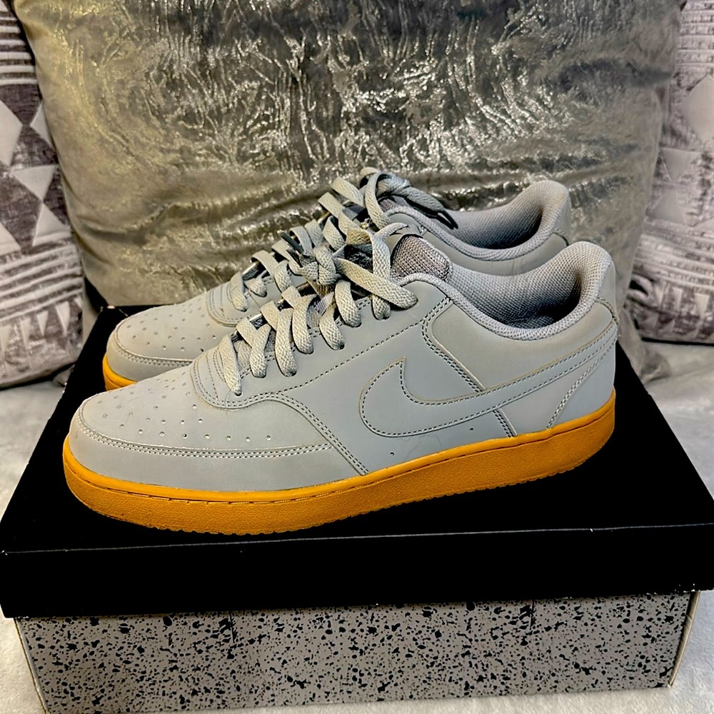 Men’s size 10 Nike shoes